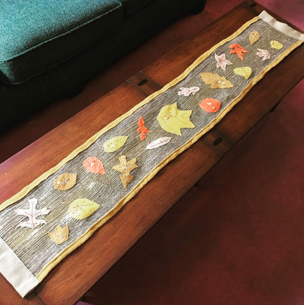 Fall table runner with felt appliqué leaves