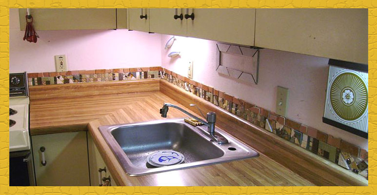 Final tile design of strip around sink in kitchen