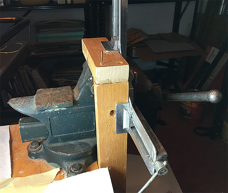 Miter clamp in a vise